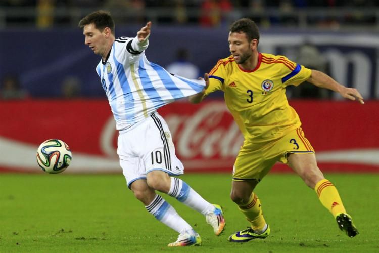 Messinek nem tetszett a szoros emberfogás (Fotó: Reuters)