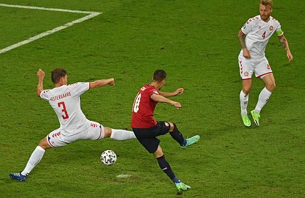 Patrik Schick a szépítő gólt lövi (Fotó: AFP)
A GÓL A KÉPRE KATTINTVA TEKINTHETŐ MEG!