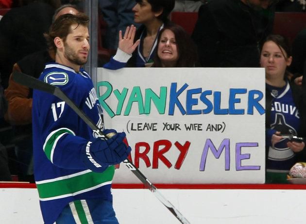 Ryan Kesler (hagy ott a feleséged és) vegyél el engem!