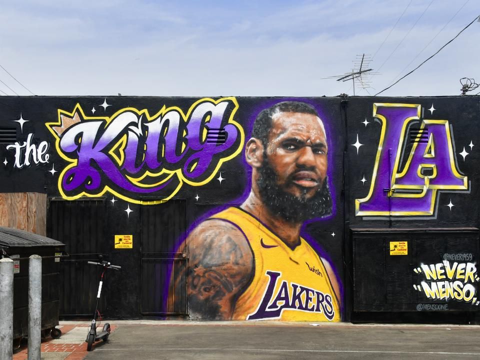LeBron James pedig a Lakershez (Fotó: AFP)