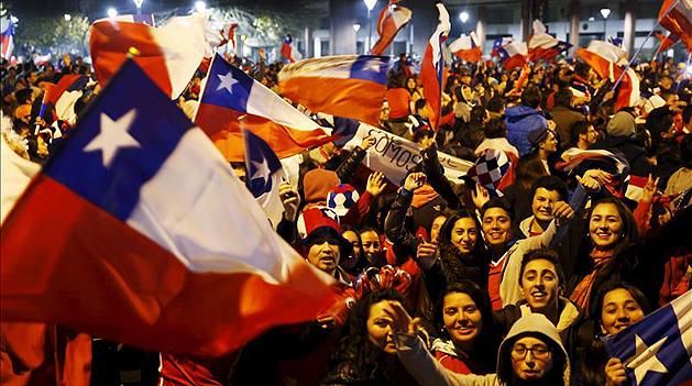Utcai fieszta: döntőben a házigazda Chile (Fotó: Reuters)
