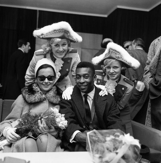 Pelé és első felesége, Rosemeri Németországban töltötte a nászútját 1966-ban (forrás: whoateallthepies.com)
