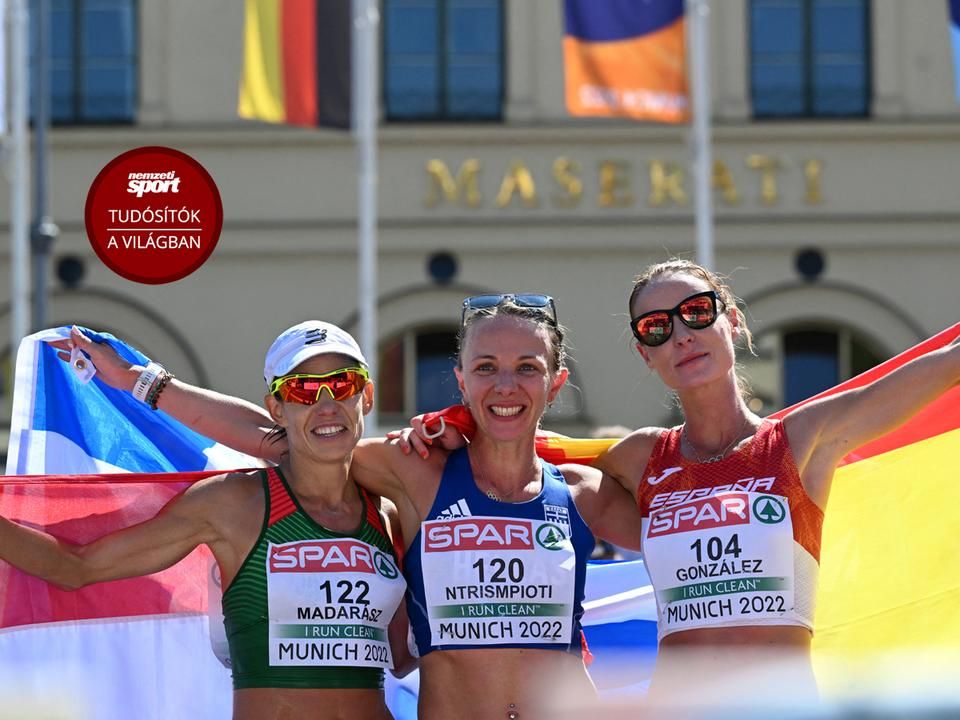 Madarász Viktória (balra) a magyar női gyaloglók első érmét nyerte nemzetközi viadalon (Fotó: AFP)