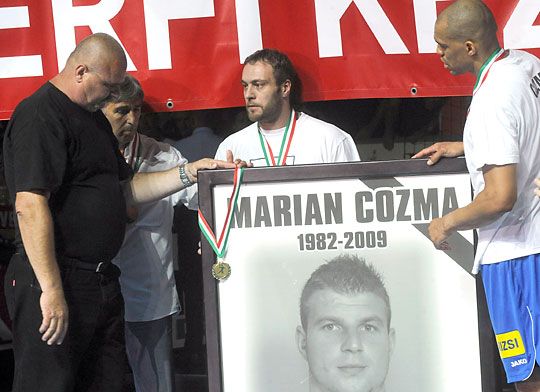 Marian Cozma emléke előtt szerdán a magyar és a román labdarúgó-válogatotton kívül több tízezer szurkoló adózik majd
