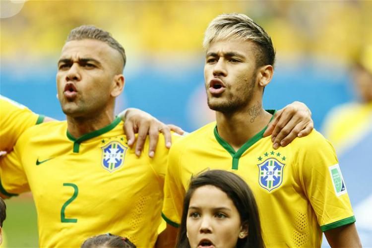 A végső sikerhez Brazíliának és Dani Alvesnek (2) is javulnia kell (Fotó: Action Images)