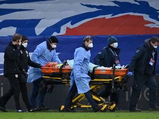 Ben Mee sérülése ijesztően nézett ki (Fotó: AFP)