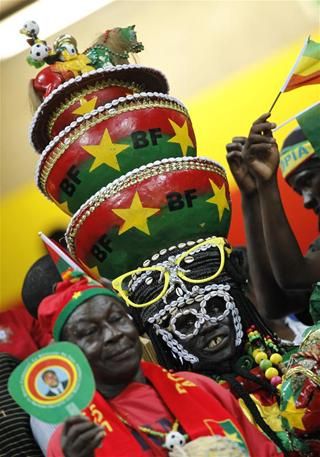 Burkina Fasó-i törzsszurkoló (Fotó: Reuters)