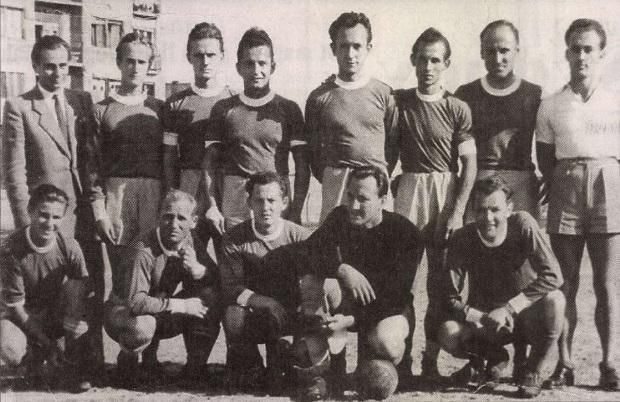 1949: a TFSE egyetemi bajnok csapata. Álló sor, balról a 4. Csaknády Jenő (később az FC Nürnberg edzője lett), mellette Nádori László, aztán Mojzes Sándor magasugró, Rákhelyi Gyula gerelyhajító. A guggoló kapus Henni Géza