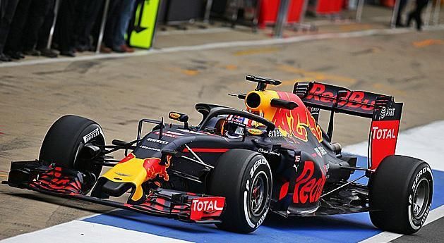 Silverstone-ban a Red Bull is kipróbálta a glóriakeretet, de a szélvédő sem halott ügy – ám csak 2018-tól
