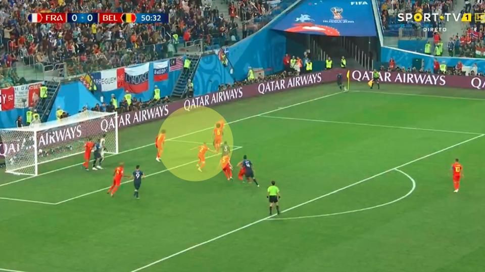 Alderweireld keze „eltéved” a francia gól előtt, ám a belga védő végül nem fogta meg Umtitit