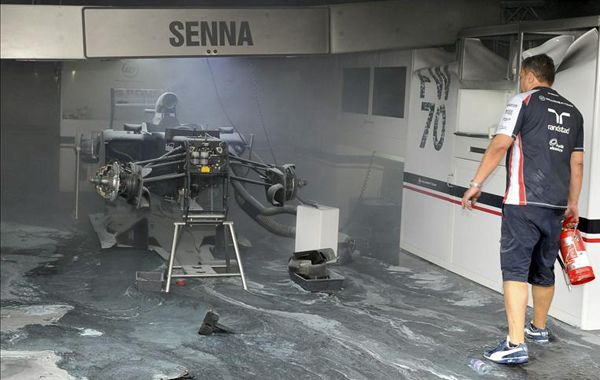 Senna autója a tűzeset után (Fotó: Reuters)