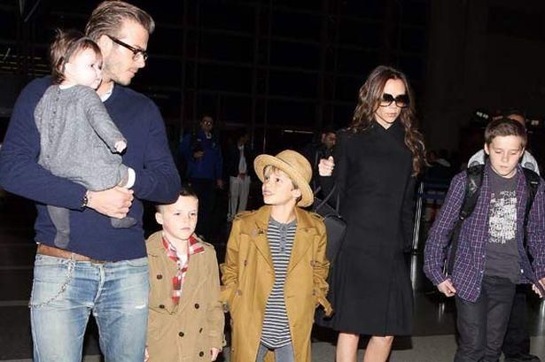 Teljes a Beckham-család (forrás: mirror.co.uk)