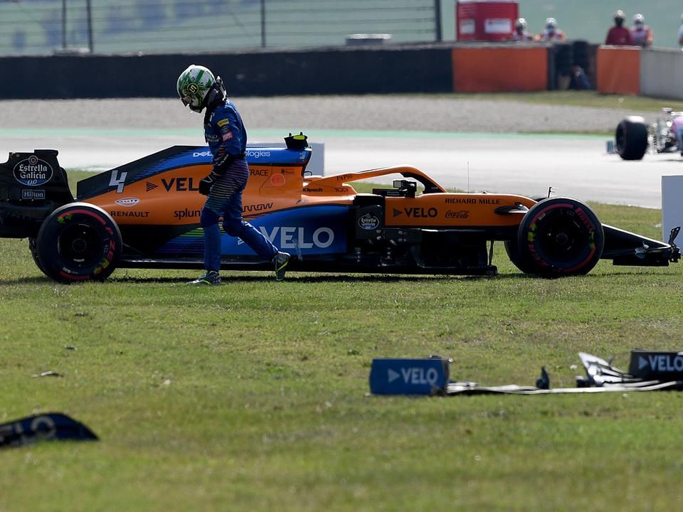 Lando Norris picit lecsúszott a pályáról, össze is törte a McLarent (Fotó: AFP)