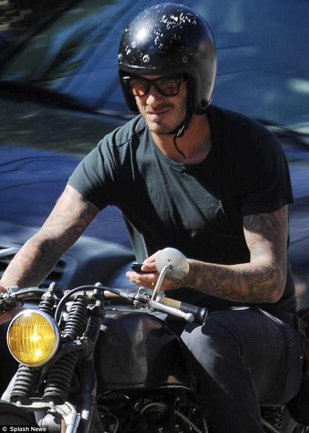 Beckham, Harley, mobil (forrás: dailymail.co.uk)