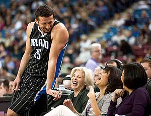 A  török Hedo Turkoglu (Orlando) építi a kapcsolatait