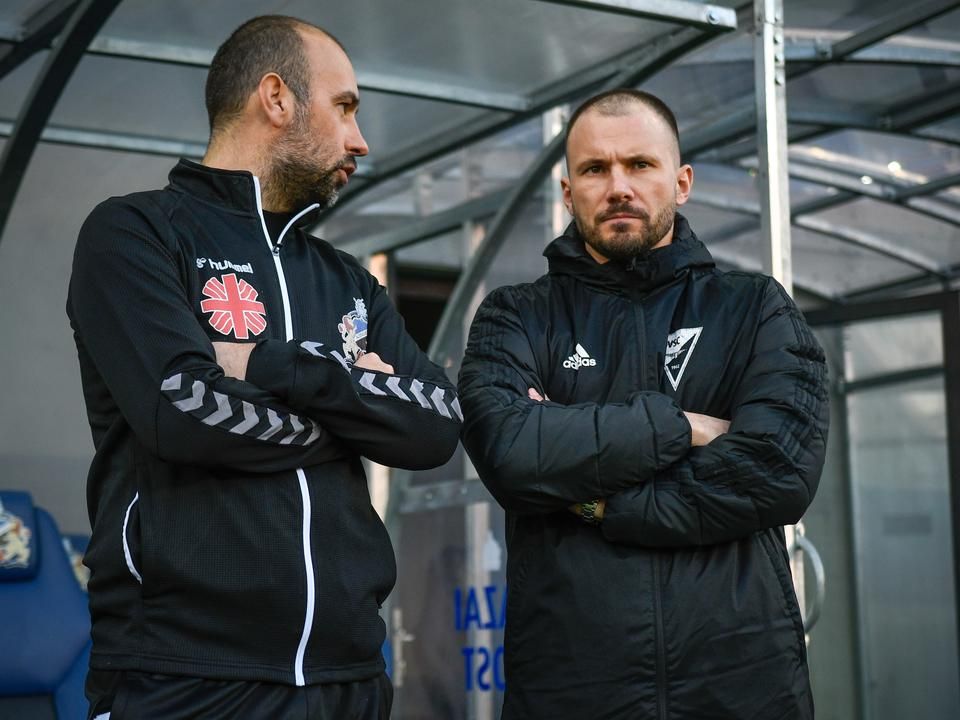 A két vezetőedző játékosként egyaránt szerepelt a Ferencvárosban: balról Vukmir Dragan, a szegediek, jobbról Huszti Szabolcs, a DVSC mestere (Fotó: Kovács Péter/Hajdú-Bihari Napló)