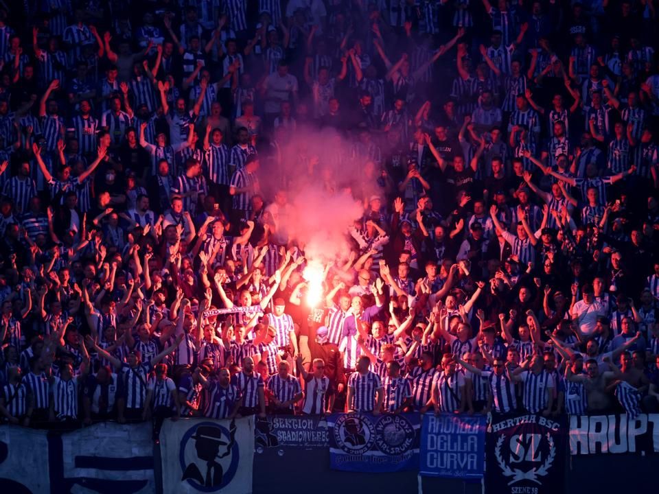 A szurkolókra ezúttal sem lehetett panasz, remek volt a hangulat a Volksparkstadionban (Fotó: GettyImages)