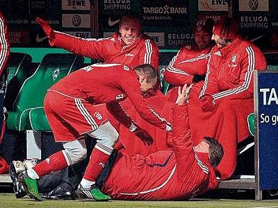 Bár voltak összezördüléseik, Robben is bírta (Fotó: Action Images)