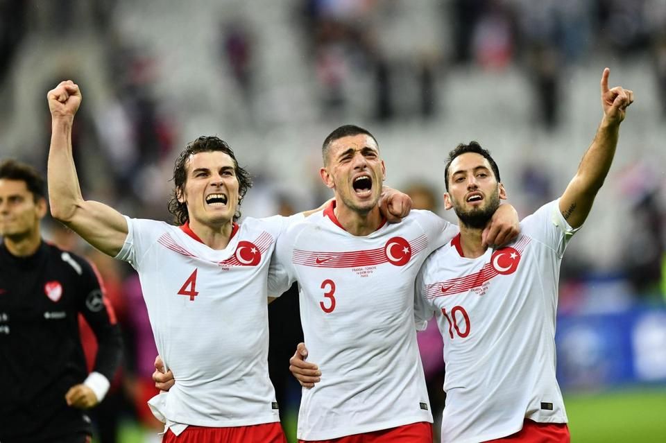 Hárman ászok: Caglar Söyüncü (balra), Merih Demiral és Hakan Calhanoglu (Fotó: AFP)