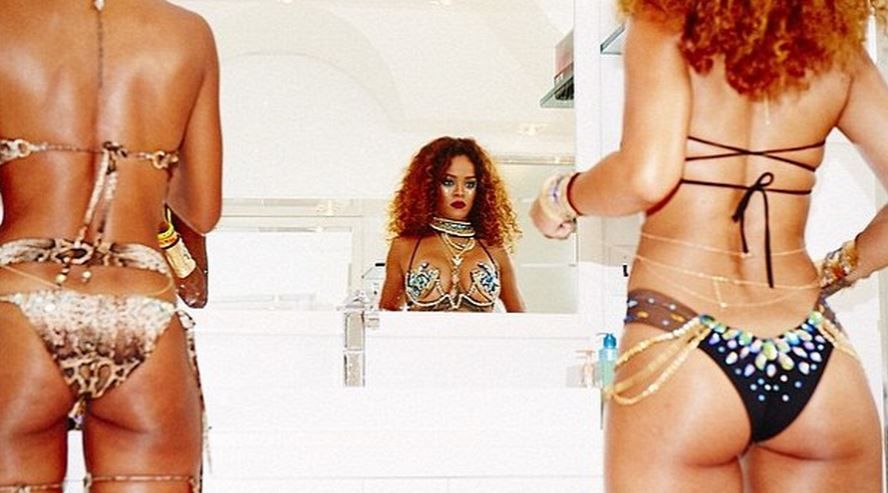 Rihanna is rákészült a partira (Fotó: Rihanna Instagram)