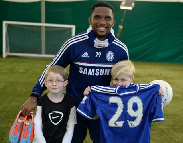 Samuel Eto'o mégsem eszik gyerekeket (Fotó: dailymail.co.uk)