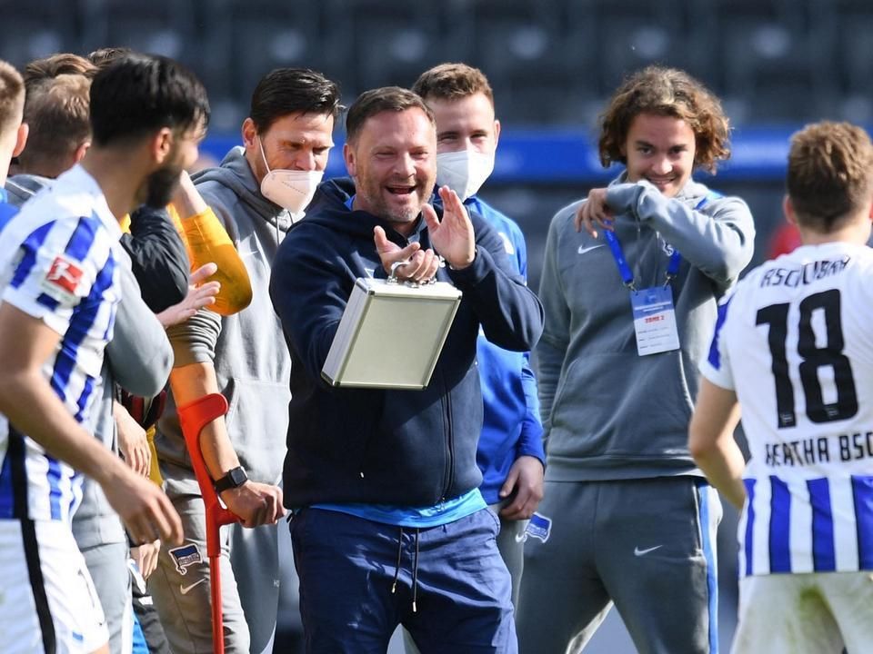 They worked hard, but they also laughed a lot – the coach, Pál Dardai, always came up with something tricky (Photo: AFP)