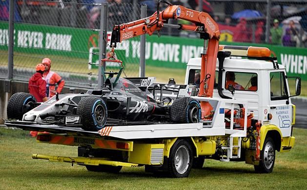 A nehéz körülmények ellenére csak egy autó tört össze: Romain Grosjeané (Fotó: AFP)