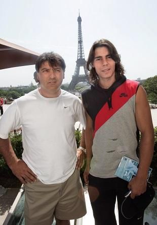 Nadalék párizsi „első bálozóként” 2005-ben (Fotó: AFP)