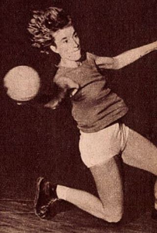 Jóna Magda pályafutását atlétaként kezdte