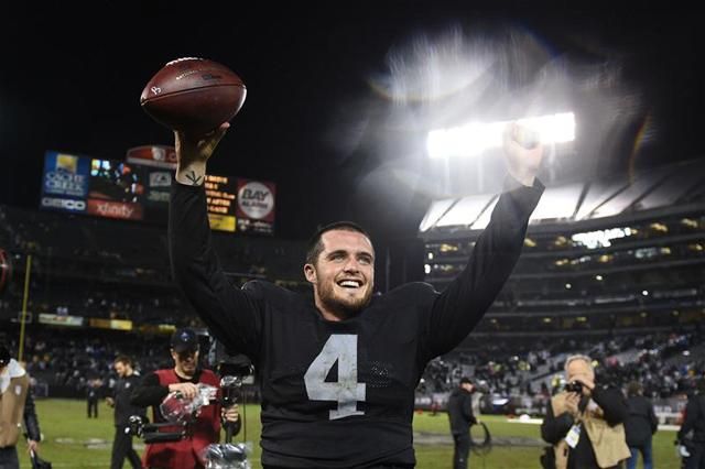 Derek Carr-ral csak három meccset nyert a Raiders, mégis ő lehet a jövő (Fotó: Reuters)
