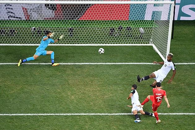 Dzemaili góljával vezetett Svájc (Fotó: AFP)