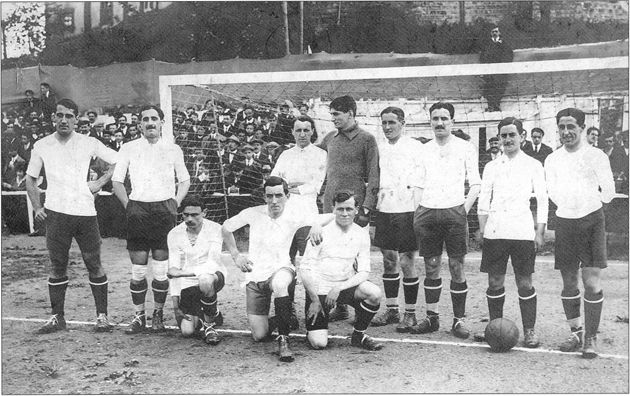 Az Athletic Bilbao 1914-ben, Pichichivel a sorai közt (forrás: miathletic.com)