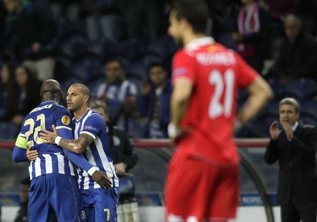 Mangala (balra) gólja döntött a Sevilla ellen, a gólpasszt Quaresma adta (Fotó: Reuters)