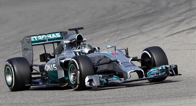 Nem mondanánk, hogy Rosberg maradéktalanul elégedett – vagy csak óvatos? (Fotó: Action Images)