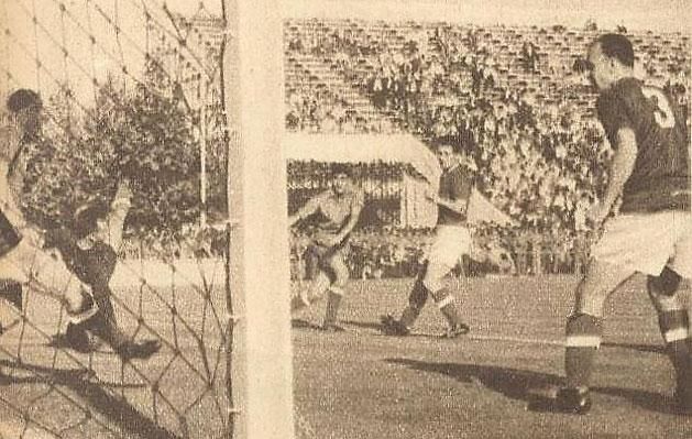 Teleki harmadik A-válogatott meccsén a 3-as számú mezben 1956-ban Portugália ellen (Fotó: NS-archívum)