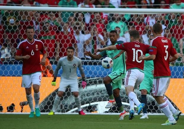A 2016-os torna egyik varázslatos pillanata: Gera Zoltán gólját a portugál védelem mellett megcsodálta az egész világ (Fotó: Nemzeti Sport)