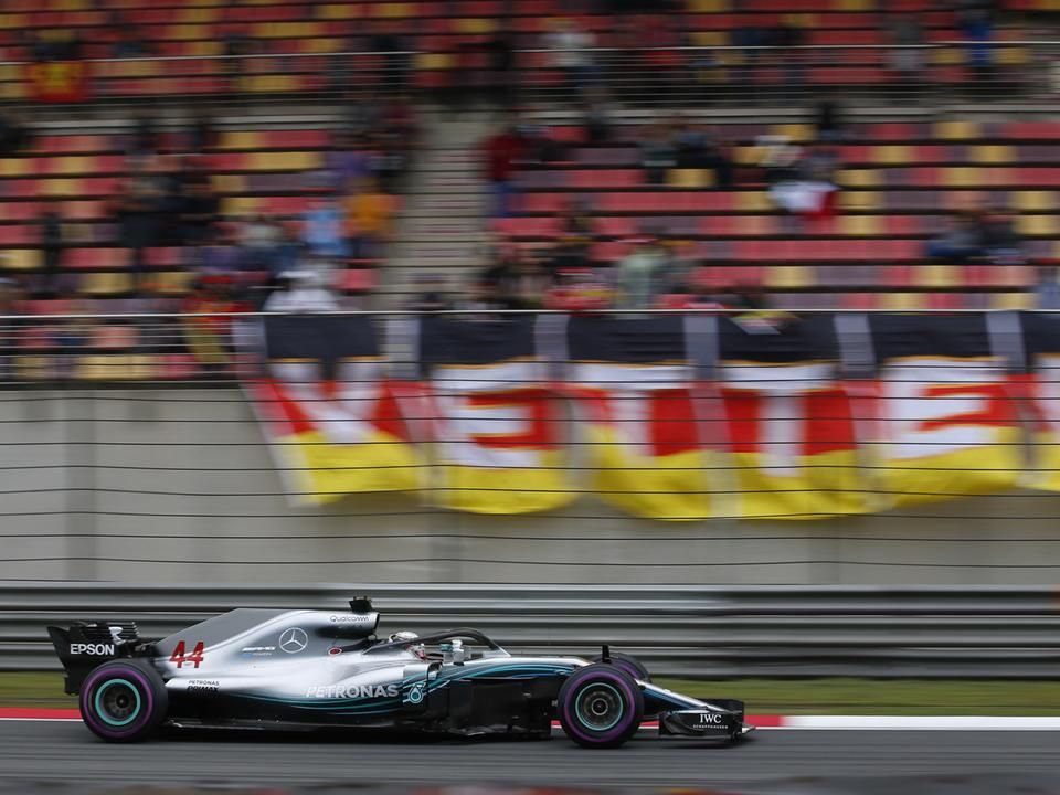 Hamilton az idén egyelőre Vettel árnyékában (Fotó: AFP)