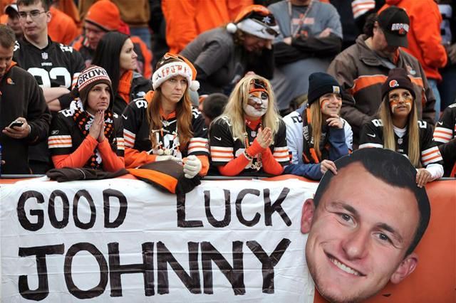 Johnny Manziel egyelőre nagy kedvenc, ám könnyen fordulhat a kocka (Fotó: Reuters)