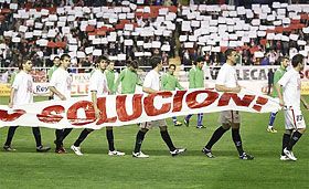 A Rayo játékosai klubjuk megmentését követelték

a Betis elleni rangadó előtt