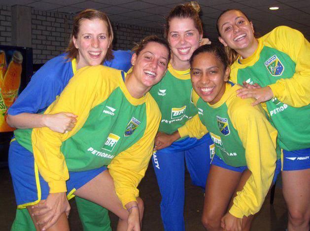 A győri Eduarda Amorim (balra) és Arenhart a brazil válogatottban egy 2010-es hollandiai tornán