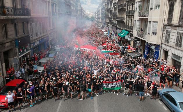 A franciaországi Európa-bajnokságon végigdalolták az utcákat a magyarok (Fotó: MTI)