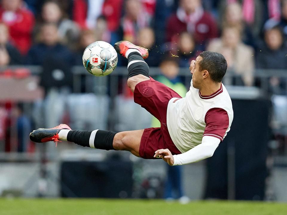 A Bayern München középpályása mindig képes váratlant húzni (Fotó: AFP)