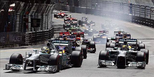 A rajnál elöl maradt a két Mercedes, Hamilton a boxkiállásoknál csúszott vissza a két Red Bull mögé