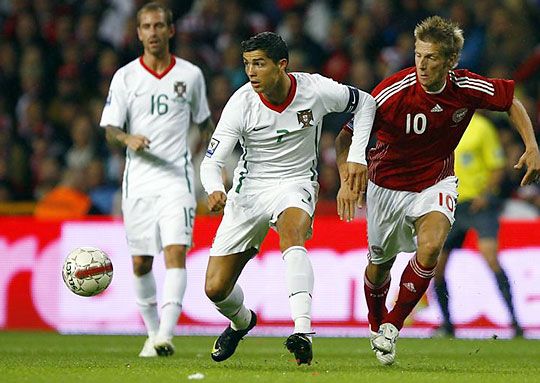 Cristiano Ronaldóra (balra) és a portugál válogatottra pótselejtező vár (Fotó: Action Images, archív)