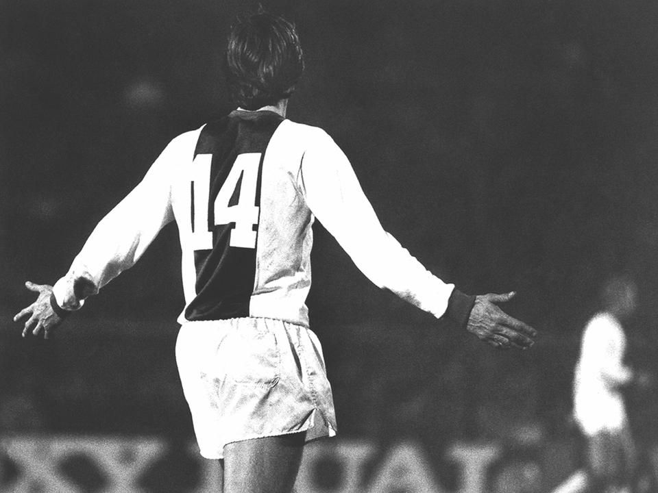 Cruyff nem érti… A legendás 14-esé alighanem minden idők legrosszabbul elsült búcsúmeccse (Fotó: AFP)