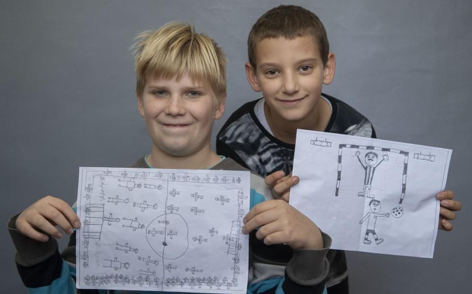 Két magyar kisfiú rajza is látható lesz a labdán, amivel a BL- és az El-győztes játszik majd (Fotó: mlsz.hu)