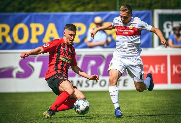 Sallai Roland (balra) hatvan percet töltött a pályán a Stuttgart ellen (Fotó: SC Freiburg)