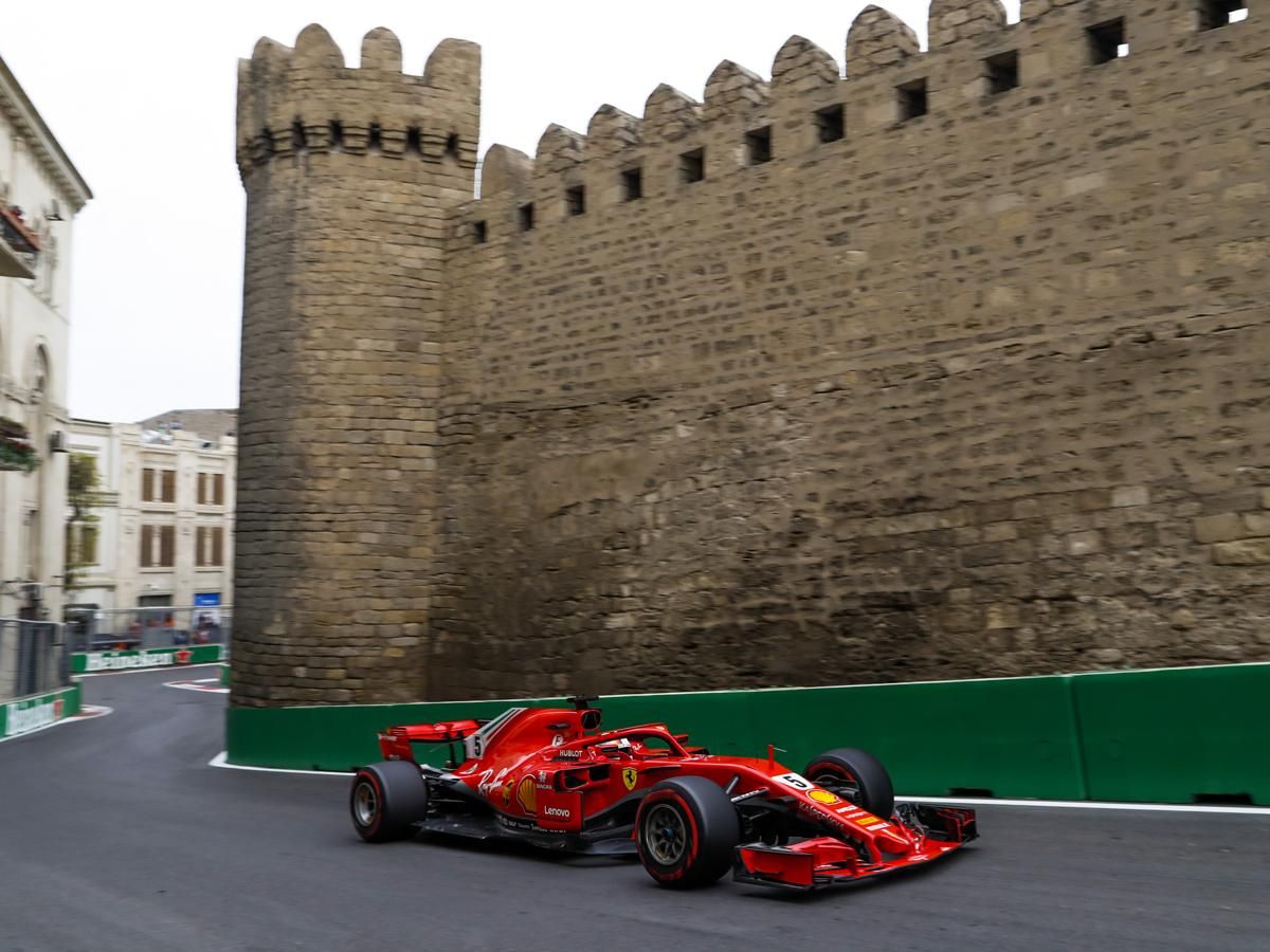A Ferrari vette át a vezetést Azerbajdzsánban (Fotó: AFP)