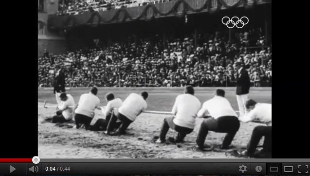Kötélhúzás az 1912-es játékokon (kattintásra a videóhoz visz)