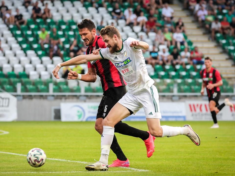A piros-feketében játszó Szentlőrinc az előző idényben négy pontot szerzett a Győri ETO ellen (Fotó: Csapó Balázs/Kisalföld)